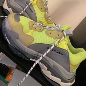 BALENCIAGAS Triple s